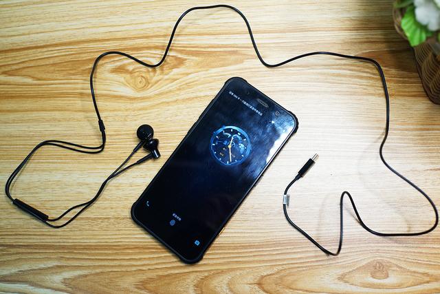 无需转接,音质不俗!小米Type-C双单元半入耳式