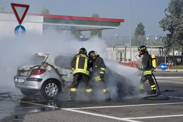 加油站可不可以随便停车?交警提醒:最高两千元