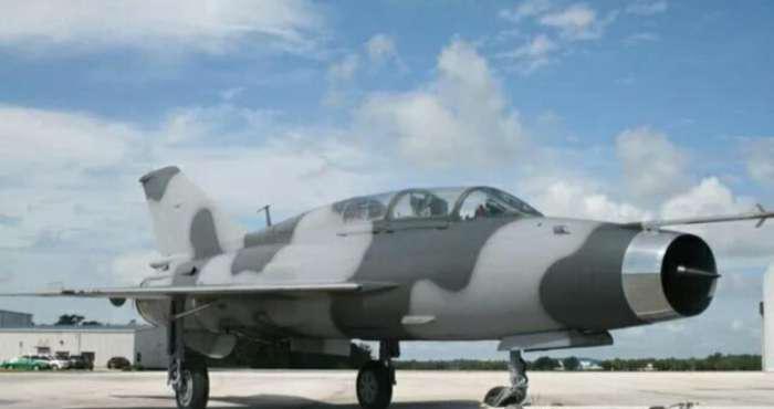 中国歼7对比歼20差距不是一般的大,完全是吊打