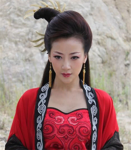 《活佛济公》中胭脂最美造型:图一英气,图二秀气,图四最喜气!