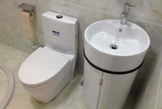 家里马桶总是反臭味怎么办? 清洁阿姨教我一招