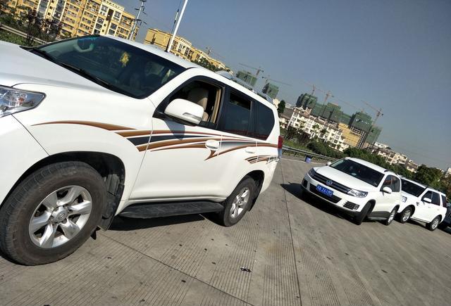 成都到拉萨包车丰田霸道多少钱