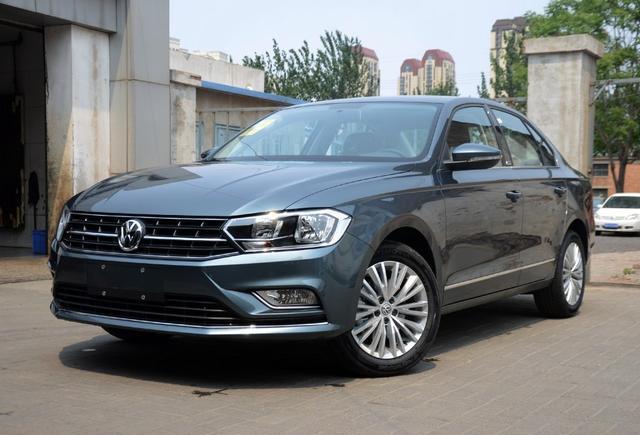 听说17款全新宝来七八万就能提回家? 到底买带不带天窗的!