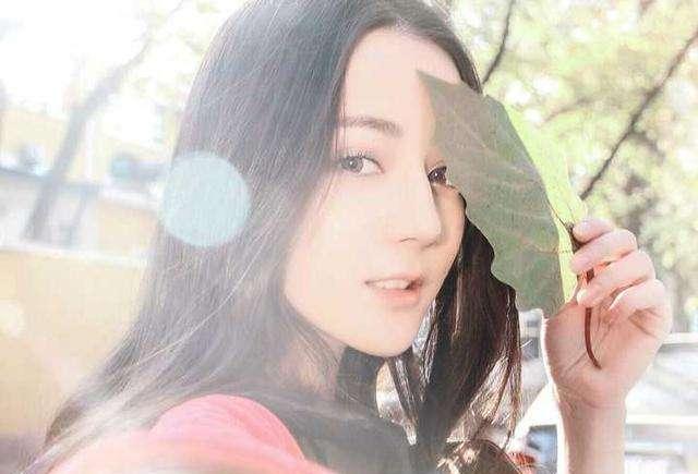 baby人缘好是有道理的, 一张照片看出迪丽热巴