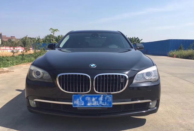 12年宝马750Li 无匙进入启动车主20万出售, 值得入手吗?
