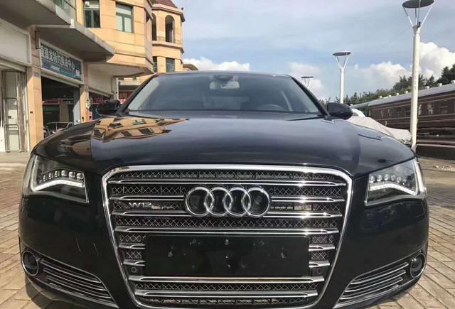 13款奥迪A8L-6.3 德国版头等舱座椅办公桌40万出售, 值不值得?