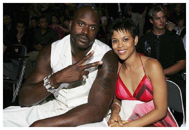 nba奥尼尔球员的老婆是一位袖珍美女!球迷:有钱人生活