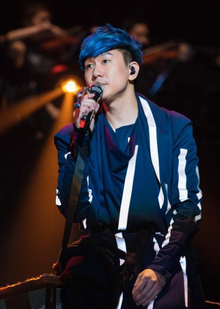 众星齐聚现场 林俊杰北京演唱会与观众共度520