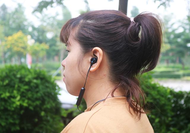 到三百元音质却媲美千元耳机,泰捷JEET W1蓝