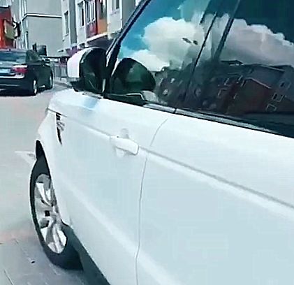 吉林偶遇一辆92万路虎，车牌不带一个8，但数字却很“溜”