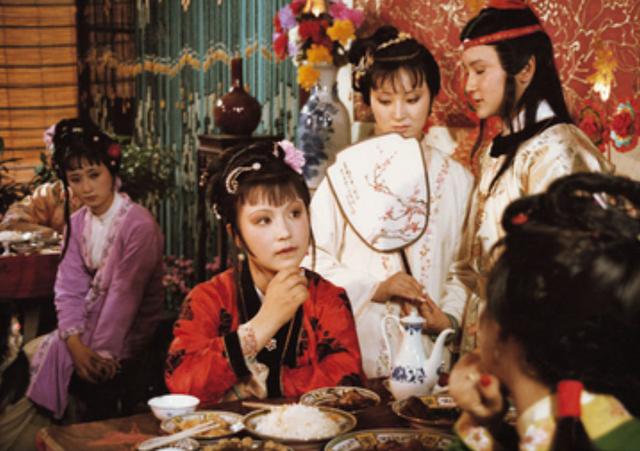 《红楼梦》第七十六回,史湘云和林黛玉二人凹