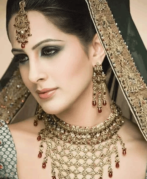 高鼻梁大眼睛, 长睫毛的印度美女, 一起来大饱眼