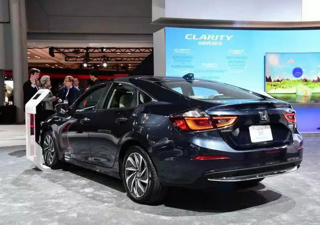 本田推出轿跑车型,2019年国产仅售12万,百公里