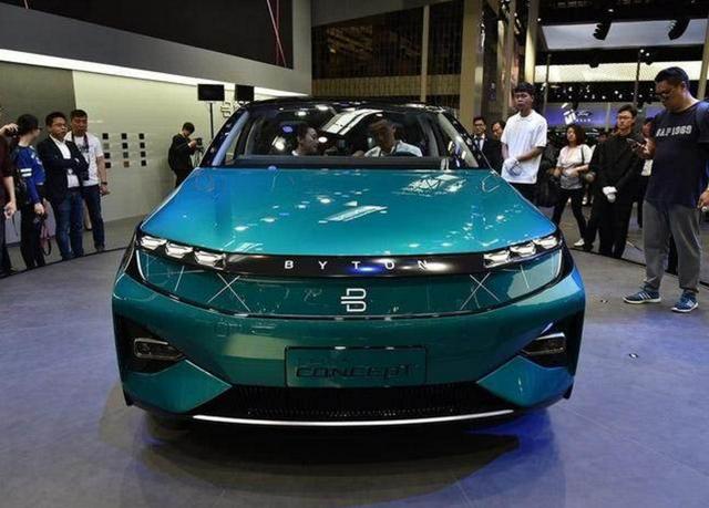 这才是"最炫SUV"上车刷脸,中控配49英寸巨屏,充电跑520公里