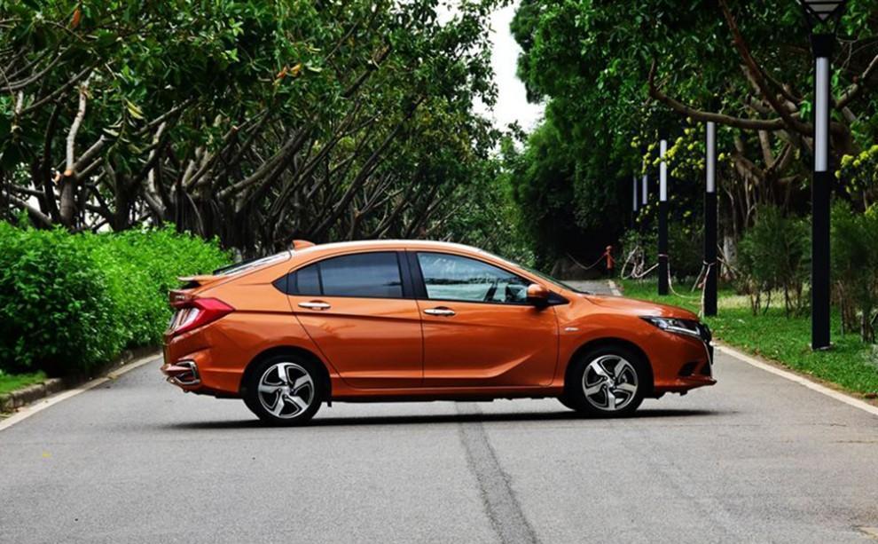 这款车, 油耗仅5.6L, 外观精美性能秒杀迈腾, 售价仅十万!