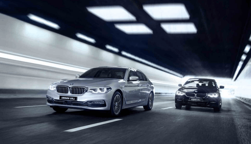 长轴距宝马5系在上海车展推出