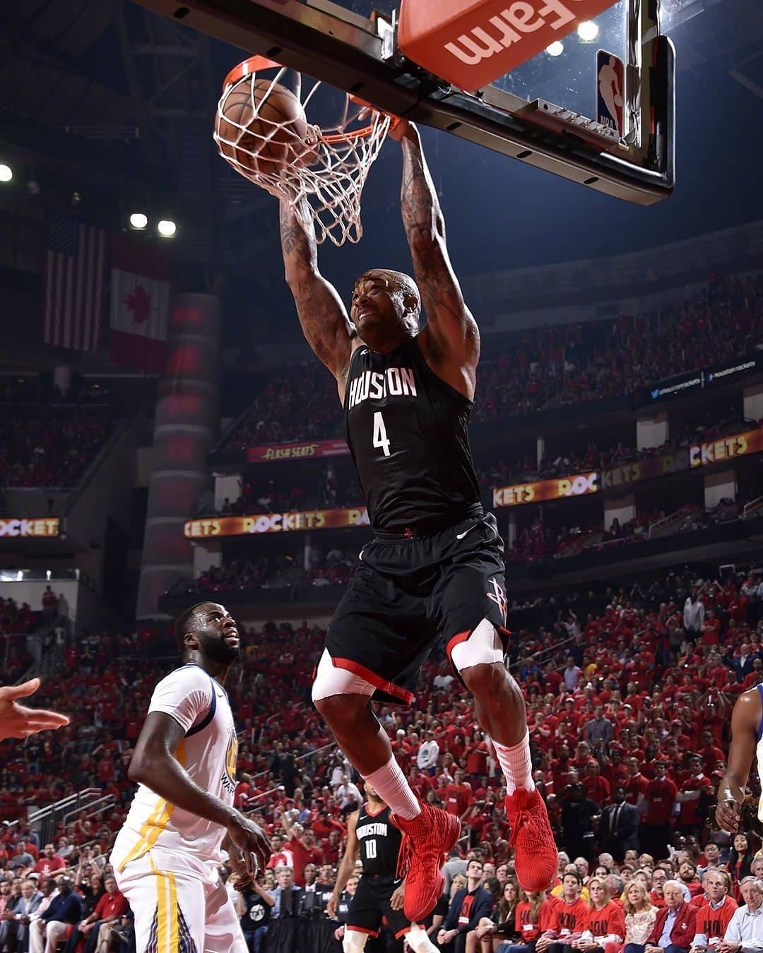 今天鞋王塔克穿着的全红LeBron 15,今天鞋王9