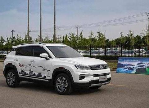 全国首台白色18款长安CS35到店! 比宝骏510大气 配6气囊 或6万起