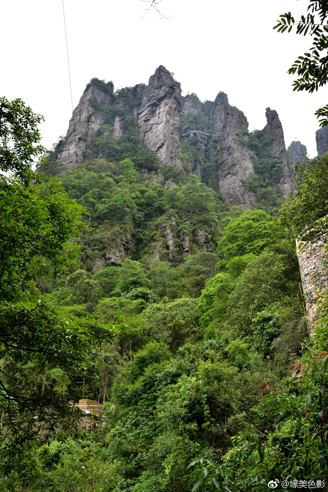 有着"小张家界"之称的北帝山风景区,境内山清水秀,景色怡人