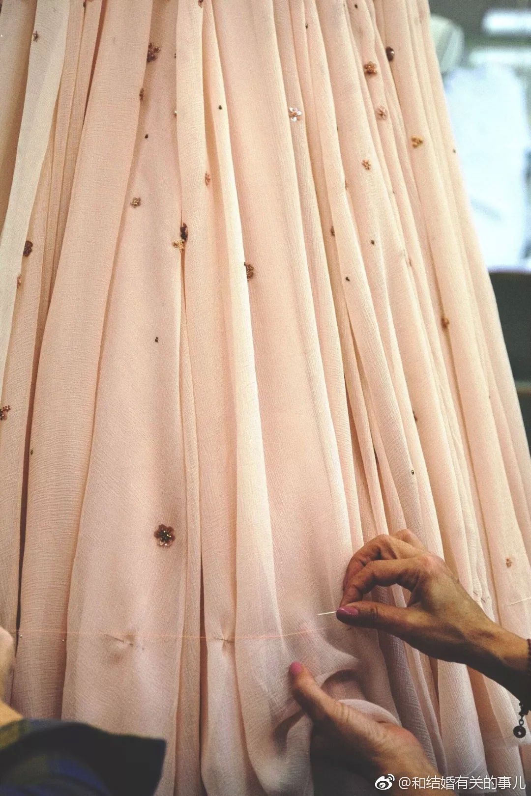 备受瞩目的晋嫣婚礼,大家都很好奇糖糖的婚纱