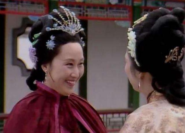 性格决定命运,同为姐妹,王夫人颐养天年,薛姨妈却管不住夏金桂