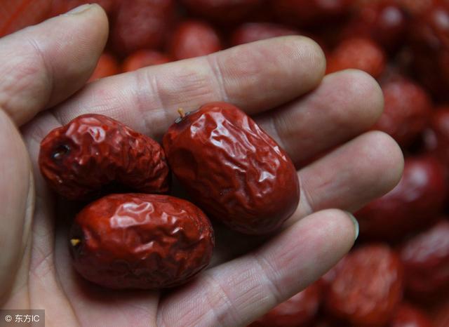 红枣干吃和泡水,功效完全不一样,你吃对了吗