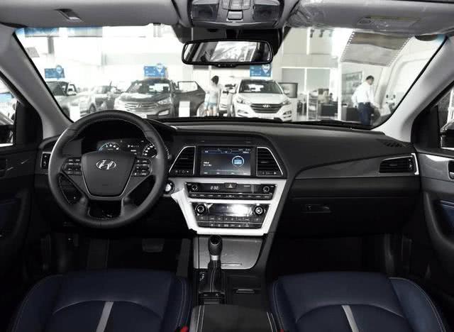 这些车每公里3毛左右，一箱油能跑800到1000公里！