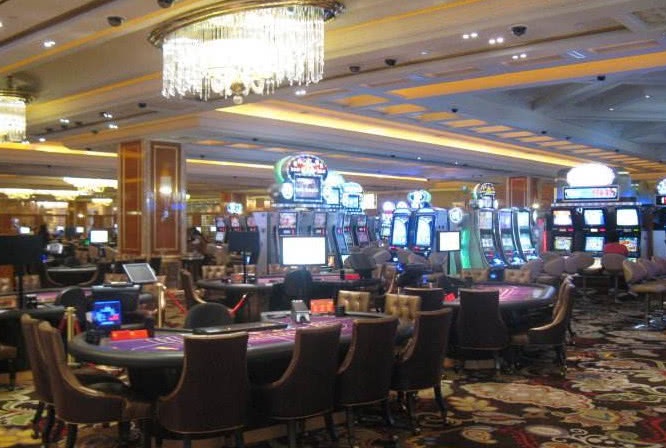 第一次进澳门赌场,换5千筹码,转了一圈,只敢玩