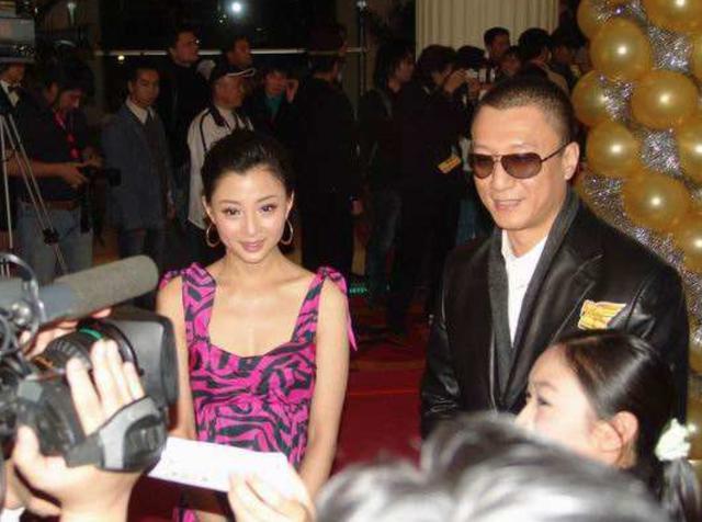 实力女星殷桃近照,离开豪门经历多段恋情,如今