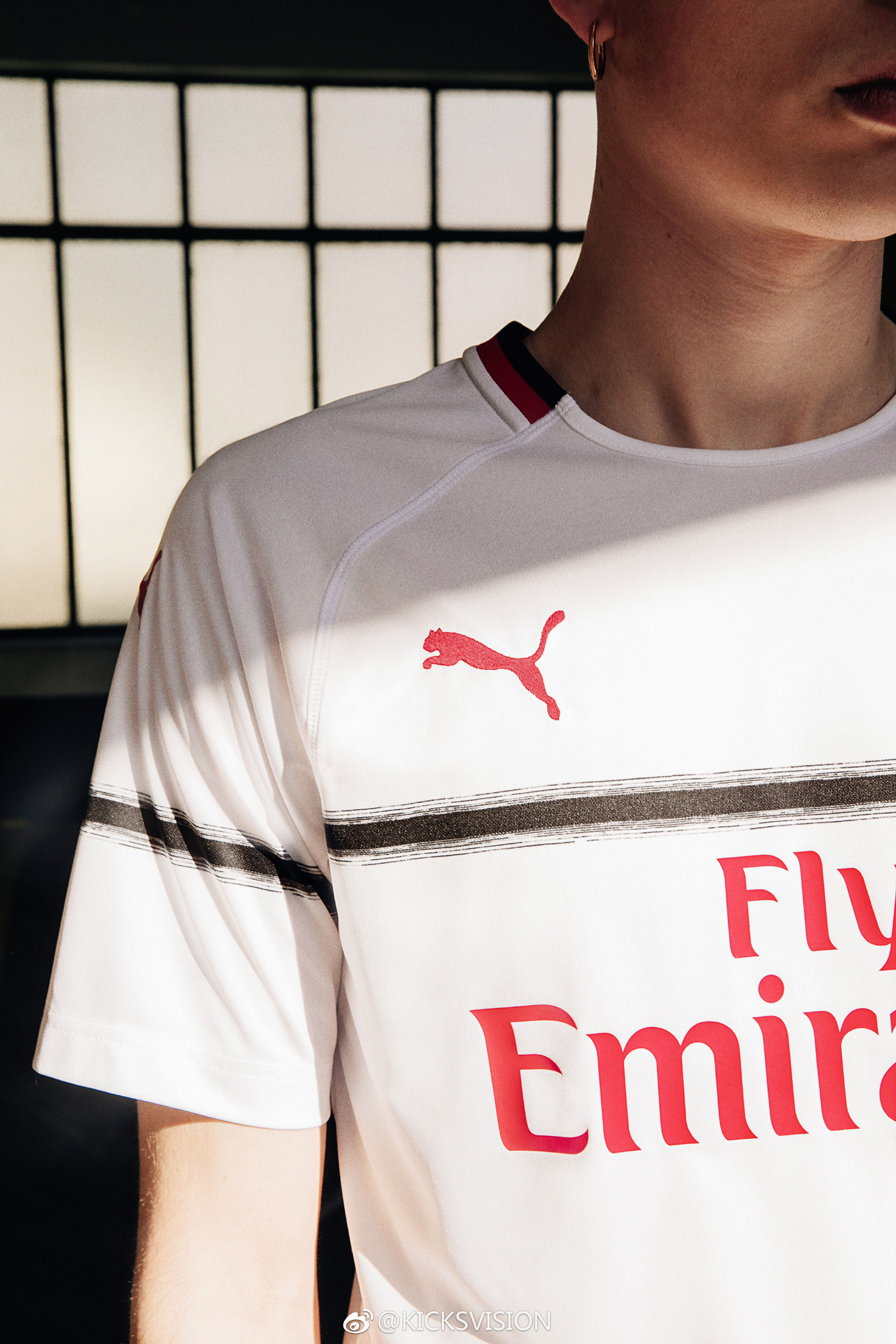 AC米兰 18\/19 赛季客场球衣。