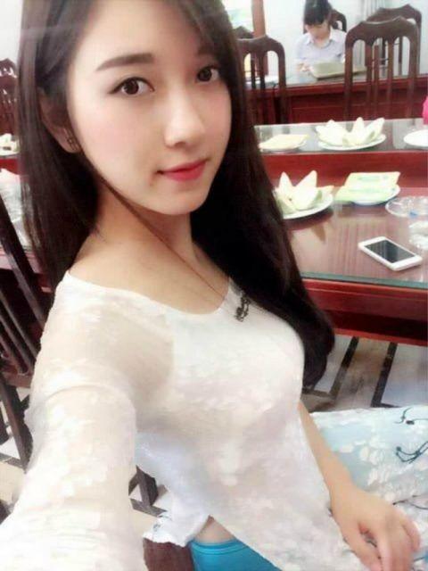越南网红女神级老师穿奥黛上课引网友疯狂转发