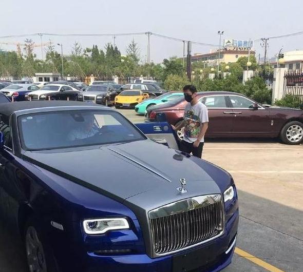 30岁王思聪已成新中年, 90后富二代们纷纷出名, 论座驾不输王思聪