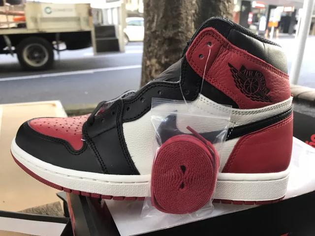 AJ1红黑脚趾开箱测评
