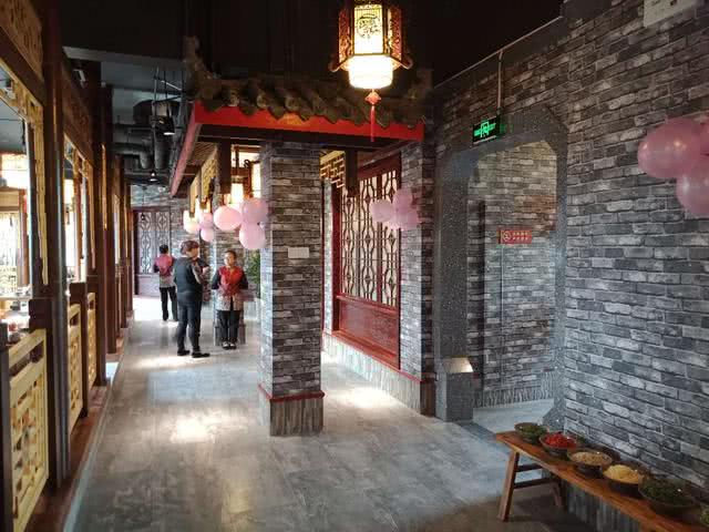 汉中褒国古镇小龙莰火锅隆重开业