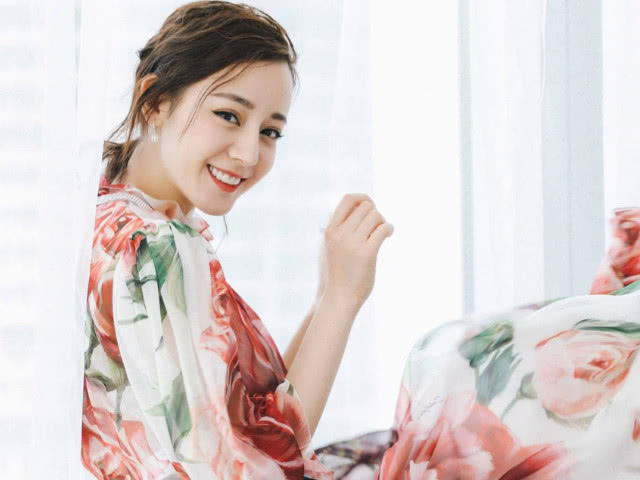 热巴最舍不得删的4张照片,图3曾是无数人的壁纸!