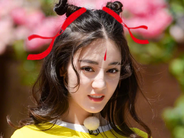 热巴最舍不得删的4张照片,图3曾是无数人的壁纸!