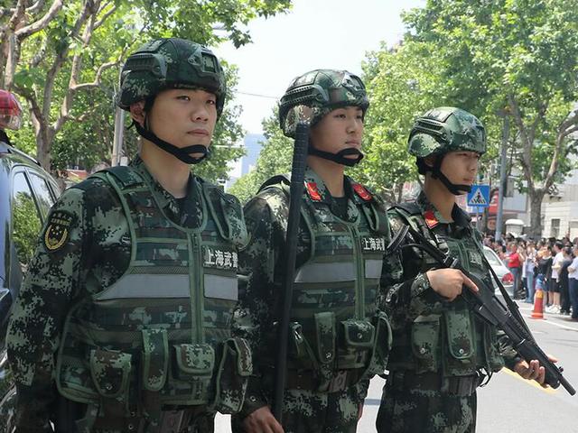 中国武警装备新头盔,科技感满满,与美国海豹突击队同款