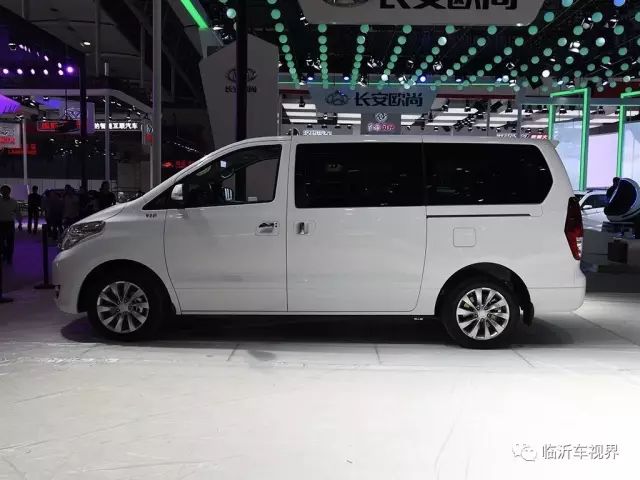 这台保姆车和埃尔法长得一样却是埃尔法的劲敌,性价比是它的优势