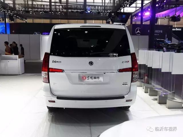 这台保姆车和埃尔法长得一样却是埃尔法的劲敌,性价比是它的优势