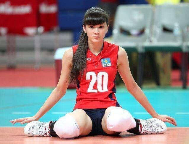 为何女排运动员比赛时要穿“紧身裤”?第三点让人不服不行