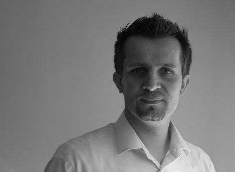 前路虎揽胜设计师操刀，中华V7用料比肩宝马X1