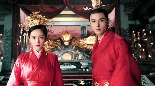 细数杨幂红衣古装造型,雪见穿越扶摇妩媚,白浅