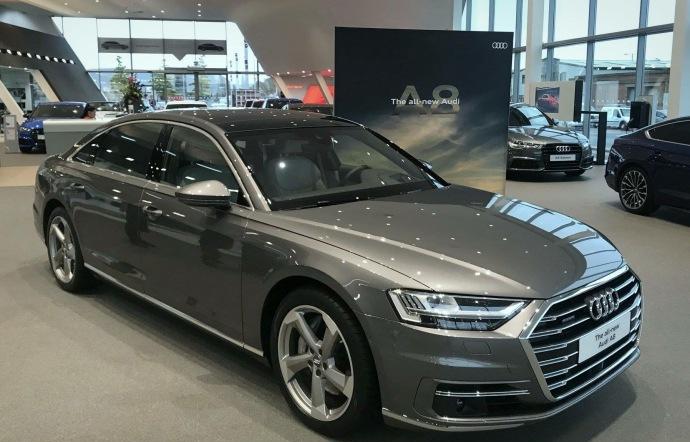 新奥迪A8国外到店了 ​​​​