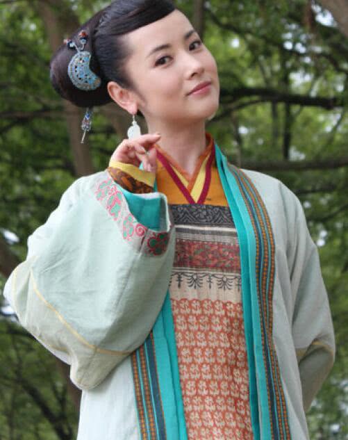 “年纪轻轻就开始演妈”的5位女星，图5比“儿子”还小7岁