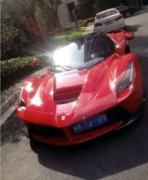 江苏首台法拉利laferrari上牌，整个车管所无人敢下手