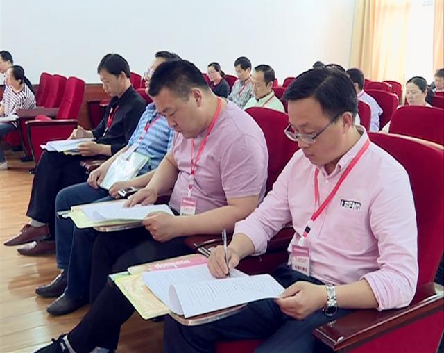 新县职业高中第一届教代会第三次会议召开