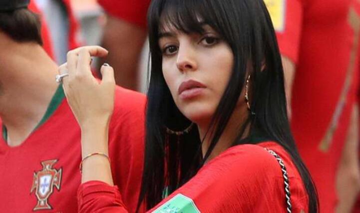 杯全家助阵,国足女友健身炫腹,身材不输足球宝