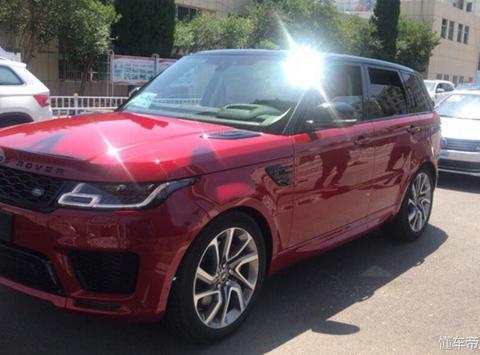 18款揽胜运动版提车，红色车身帅得掉渣，食量大一口油吃了715块