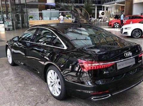 这内饰绝对能让奔驰、宝马无地自容，19款奥迪A6抵达4S店！