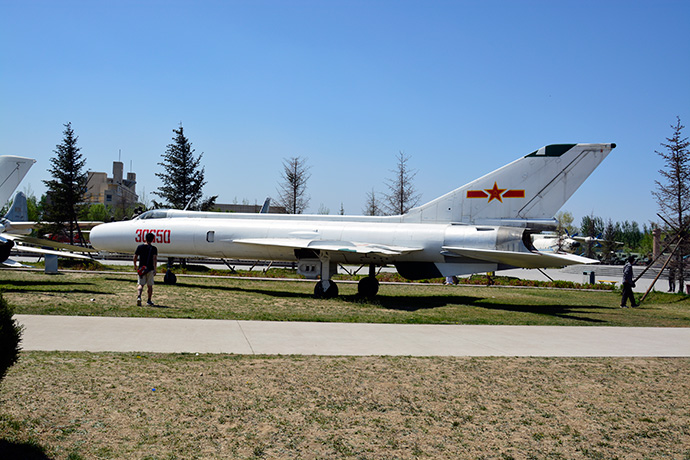 歼8这样退役的破旧战机,售价会降低很多吗?两